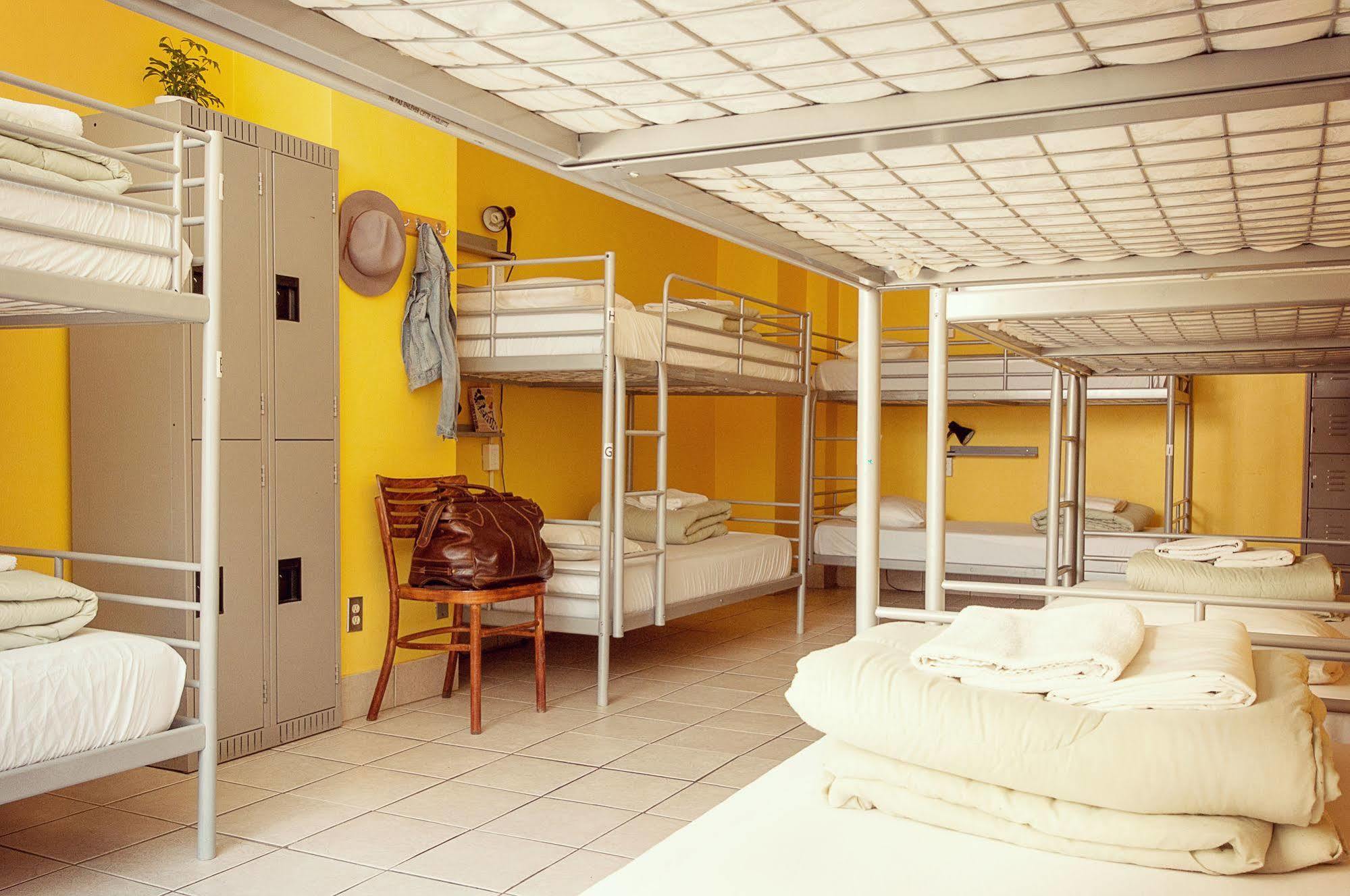 Hi Toronto Hostel Exterior photo